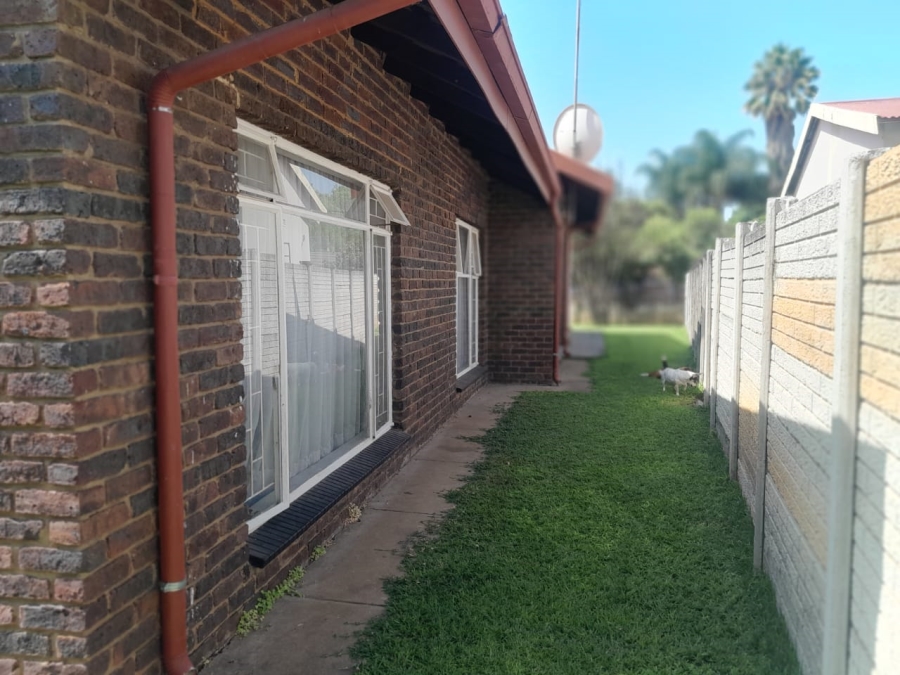 4 Bedroom Property for Sale in Oos Einde North West